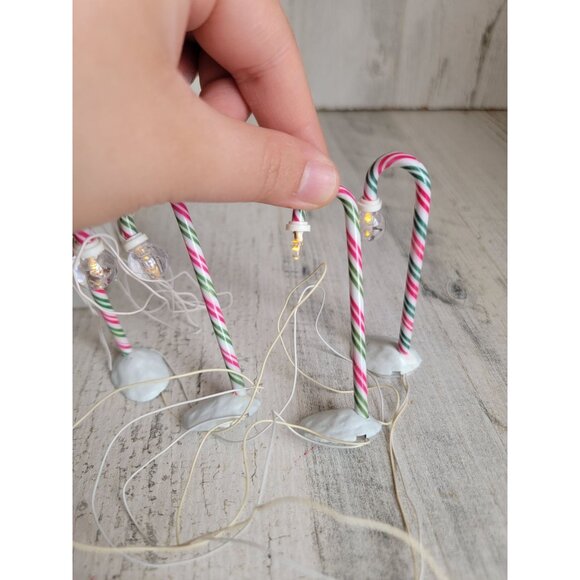 Dept 56 52621 Candy Cane Lampposts village accessory xmas - Picture 4 of 6